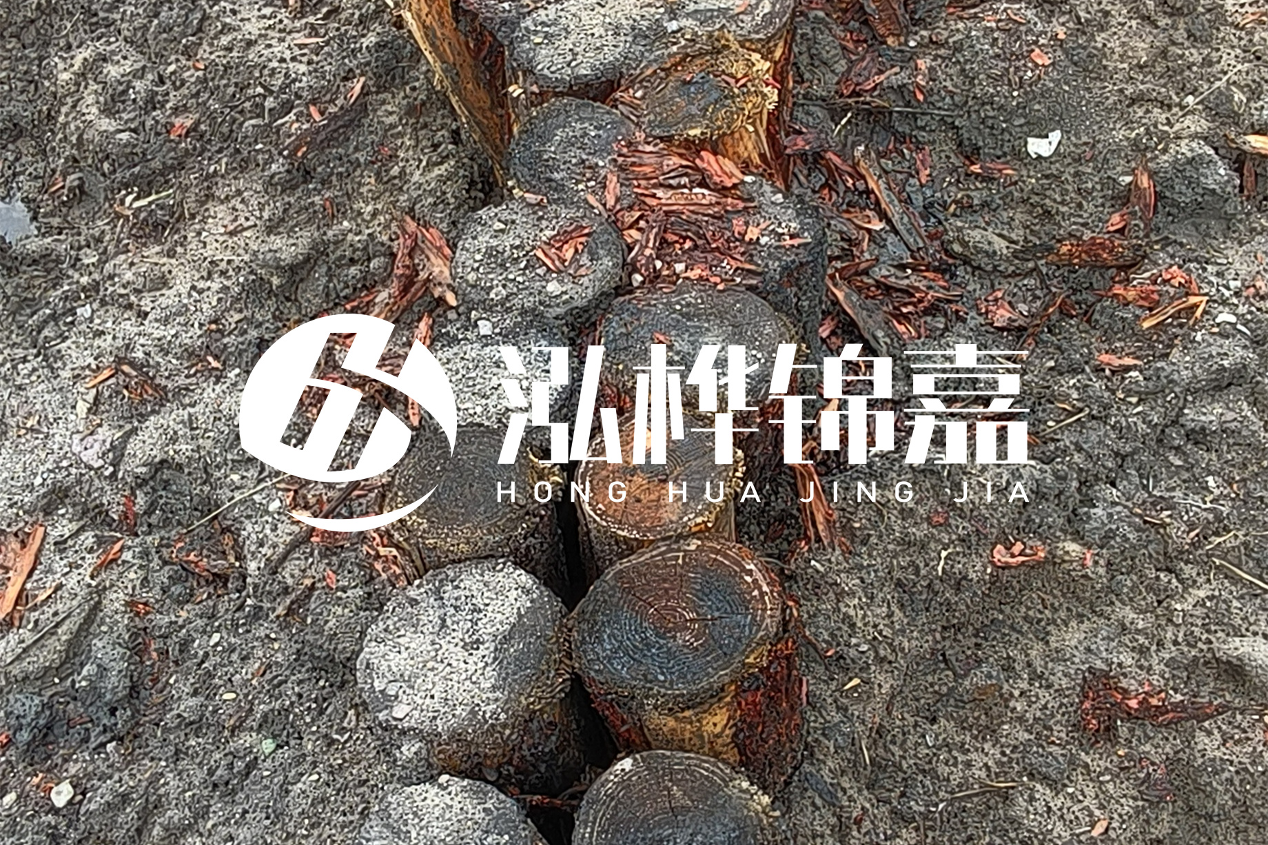 魚塘淤泥太多怎么清理？挖掘機(jī)清除淤泥的作用及方法