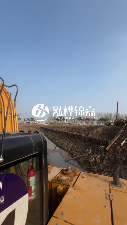 三門峽挖機打木樁專業(yè)施工-松木樁打樁木價格含運輸成本嗎？