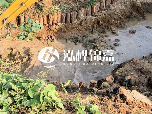 湖南防汛木樁批發(fā)廠家泓樺錦嘉 - 防洪木樁的作用是什么？?